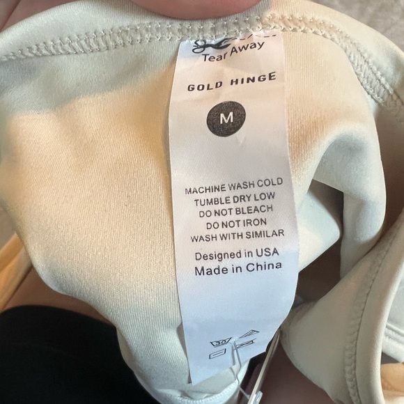 NWT Women’s Goldhinge light tan cream longline outline sportsbra size medium - Picture 5 of 5